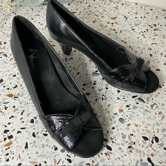 AEROSOLE A2 Heels Peep Toe Crosswinds Black Bow Kitten Heel Pumps Size 7 - Picture 3 of 12